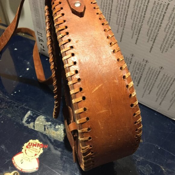 VINTAGE TOOLED LEATHER SMALL SADDLE HANDBAGS - Picture 6 of 10